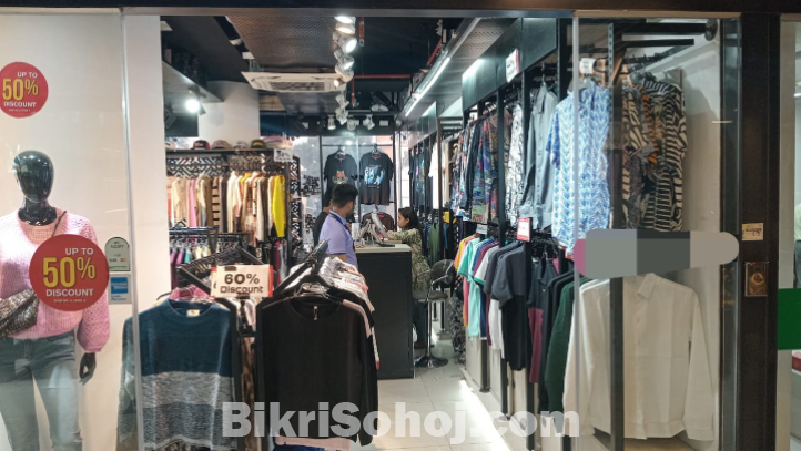শোরুম সেল করা হবে প্রোডাক্টসহ ফুল ডেকোরেশন ,ধানমন্ডি-27